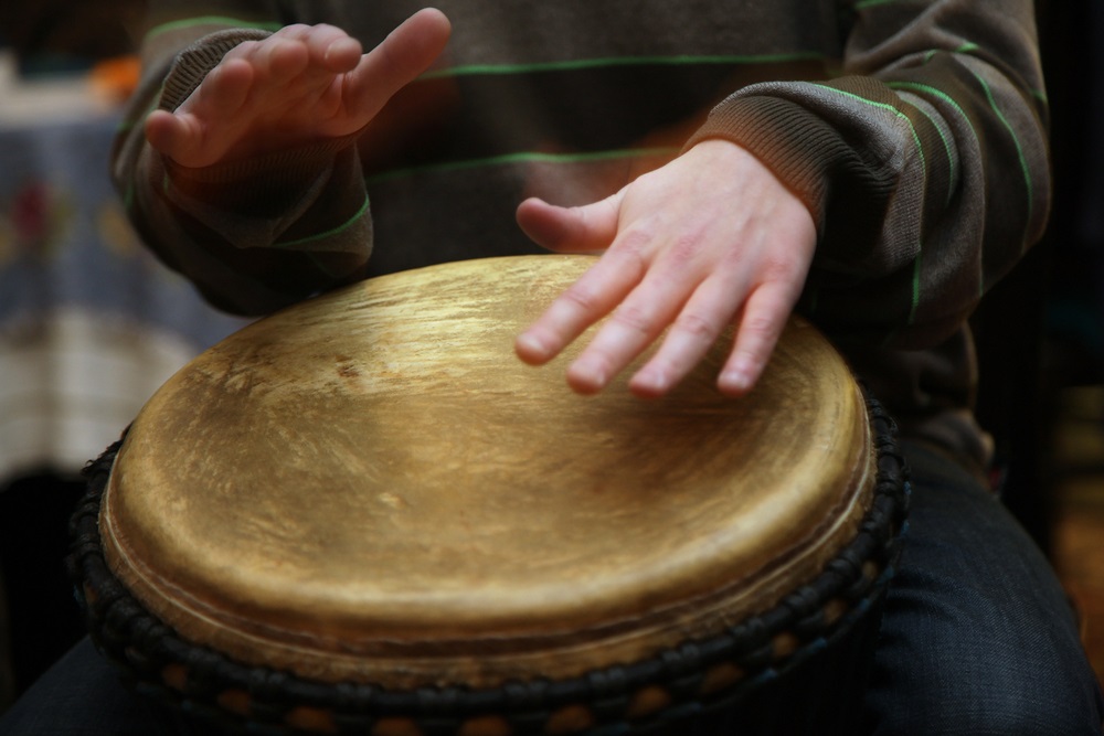 Hitting the skin of the drum causes it to vibrate and create sound waves. When the sound waves reach your eardrums, they vibrate, too. (Anna Jurkovska/ Shutterstock) 