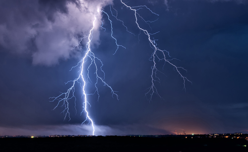 11 Awesome Facts About Lightning - Kids Discover